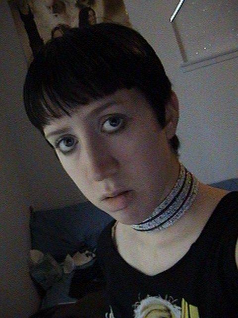 http://www.bite-the-dust.com/x/hair/emo.jpg